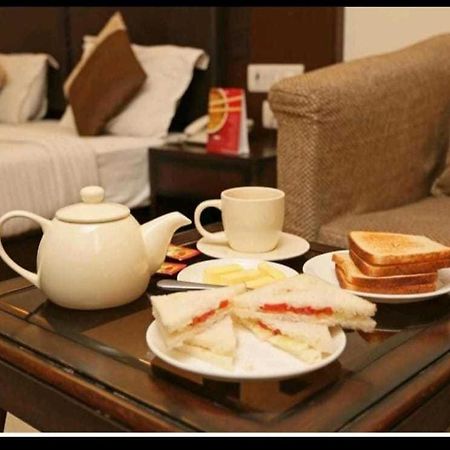 Hotel O Airport Plaza By Palace New Delhi Buitenkant foto