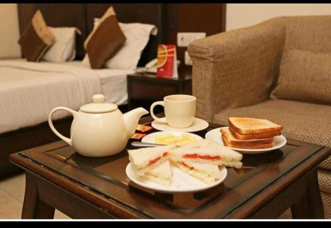 Hotel O Airport Plaza By Palace New Delhi Buitenkant foto
