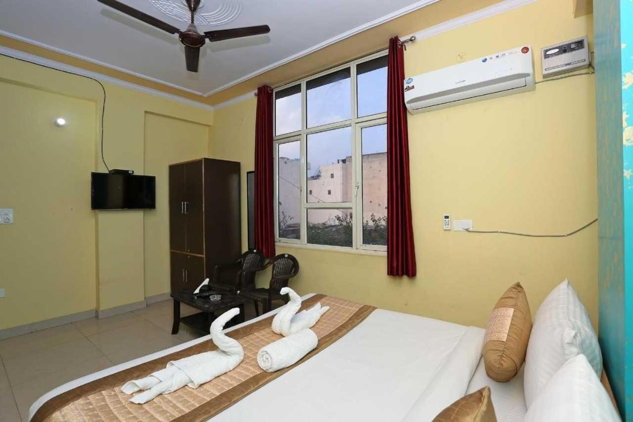 Hotel O Airport Plaza By Palace New Delhi Buitenkant foto