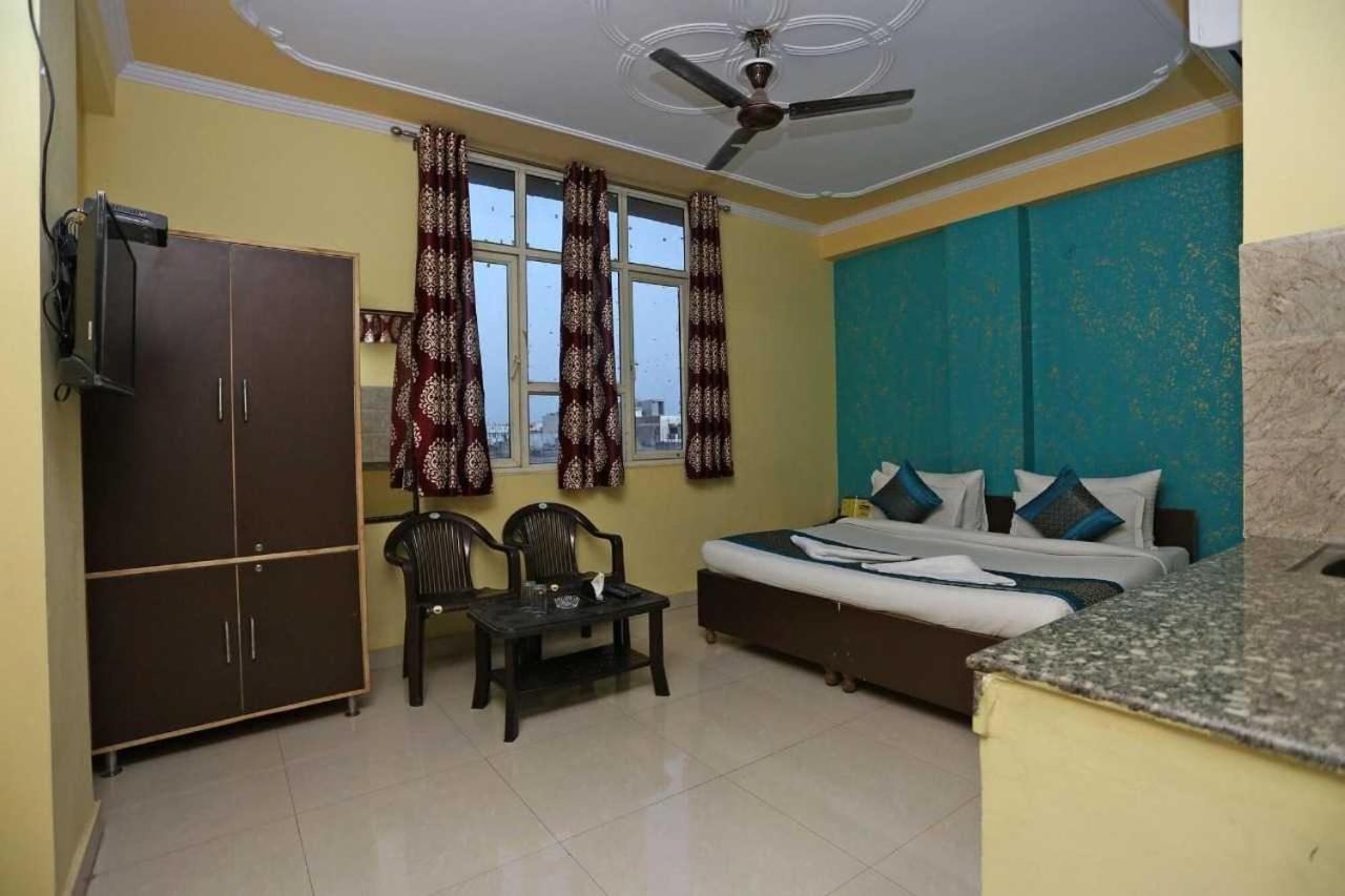 Hotel O Airport Plaza By Palace New Delhi Buitenkant foto